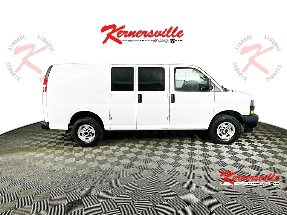 2023 GMC Savana - Image 8 of 12