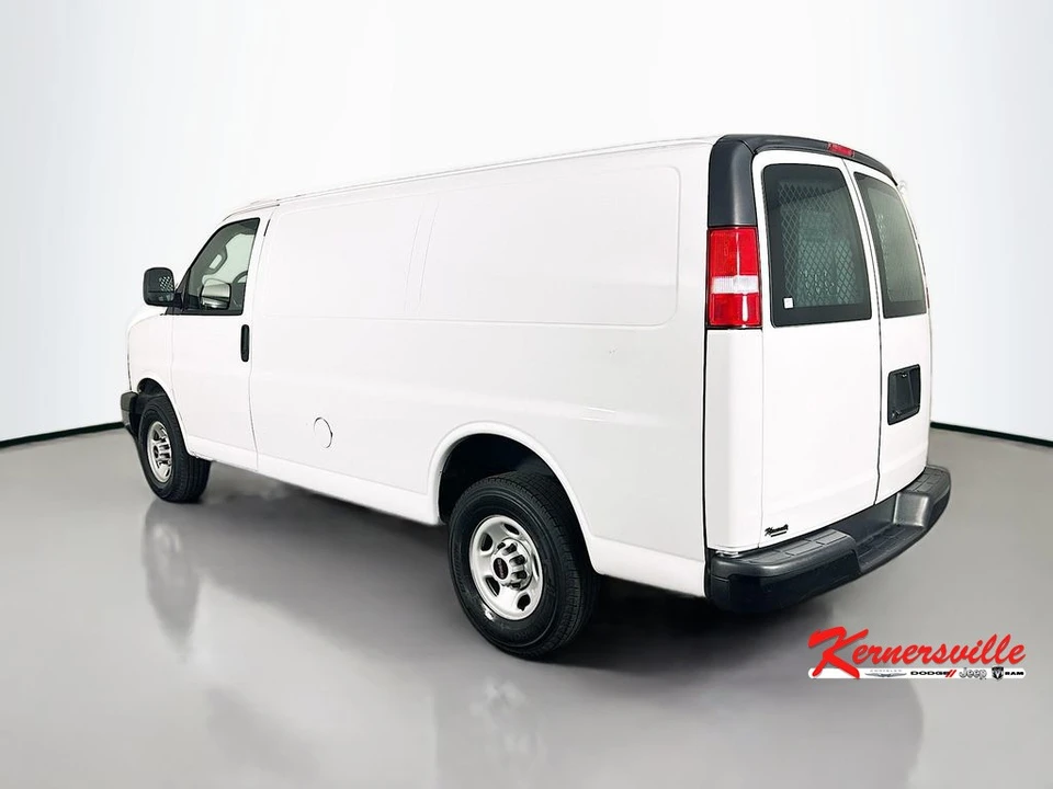 2023 GMC Savana - Image 5 of 21