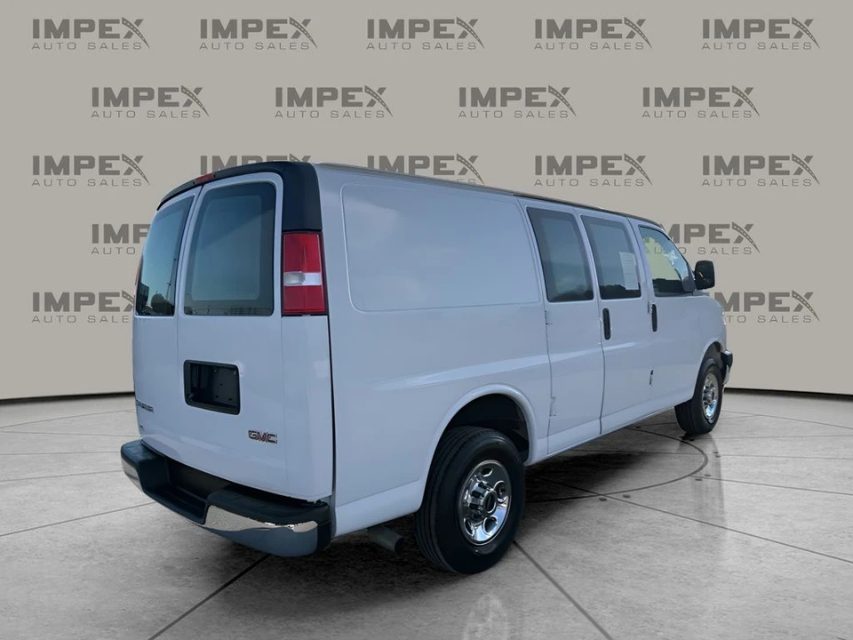 2023 GMC Savana - Image 5 of 12