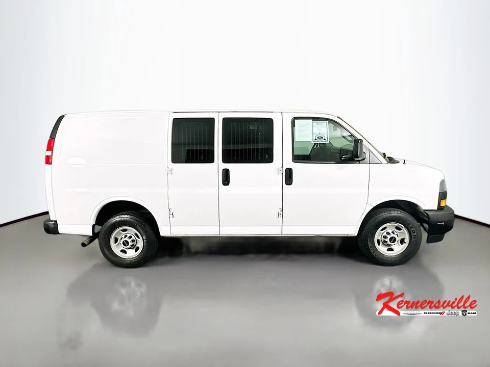 2023 GMC Savana - Image 8 of 21