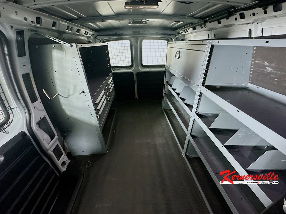 2023 GMC Savana - Image 13 of 21