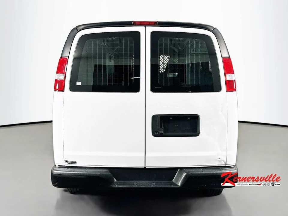2023 GMC Savana - Image 6 of 21