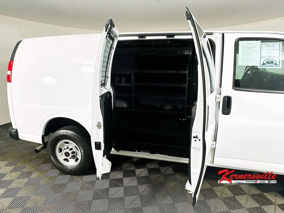 2023 GMC Savana - Image 12 of 21