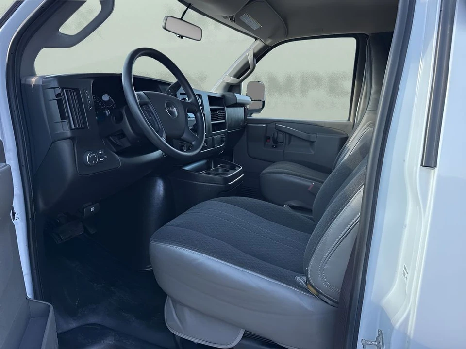 2023 GMC Savana - Image 9 of 12