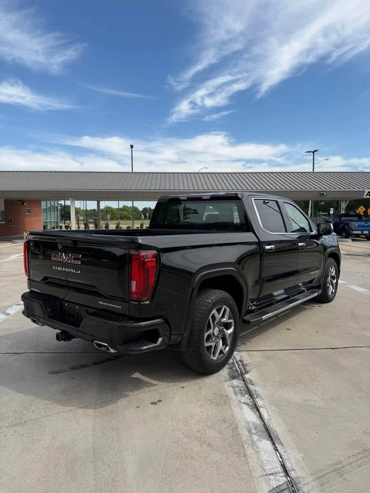 2023 GMC Sierra 5th Gen - Image 4 of 17