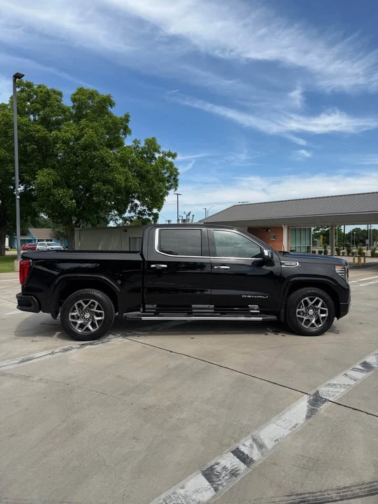 2023 GMC Sierra 5th Gen - Image 7 of 17
