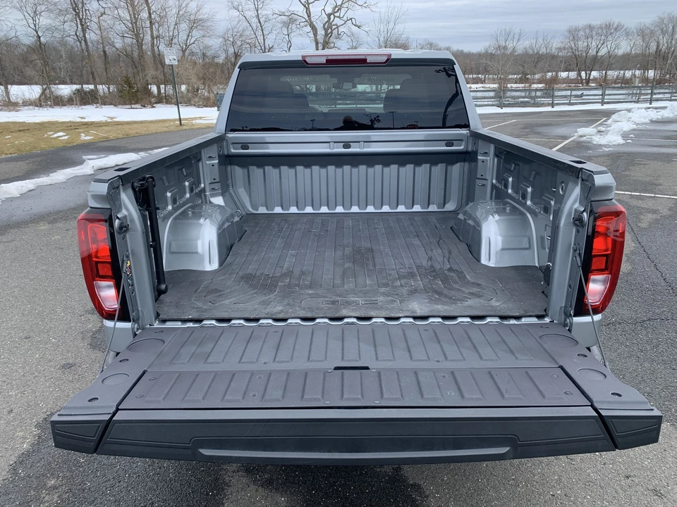 2023 GMC Sierra 5th Gen - Image 17 of 21