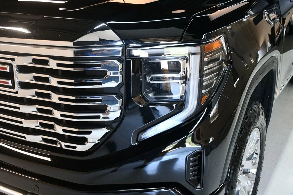 2023 GMC Sierra 5th Gen - Image 11 of 12