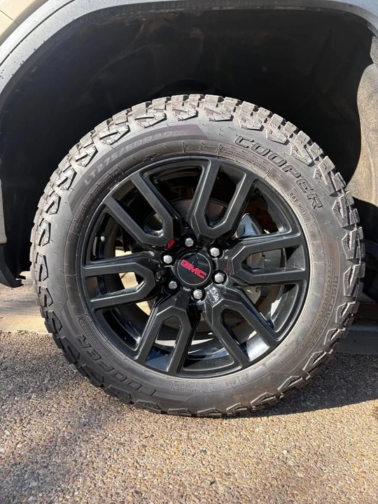 2023 GMC Sierra 5th Gen - Image 3 of 11