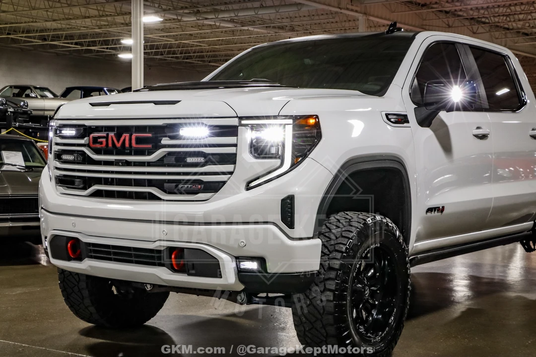 2023 GMC Sierra 5th Gen - Image 21 of 31