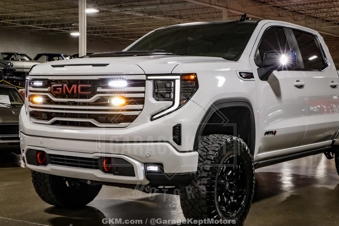 2023 GMC Sierra 5th Gen - Image 22 of 31