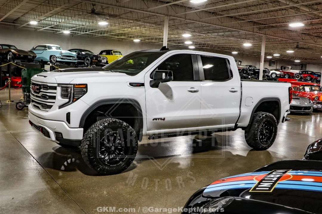 2023 GMC Sierra 5th Gen - Image 4 of 31