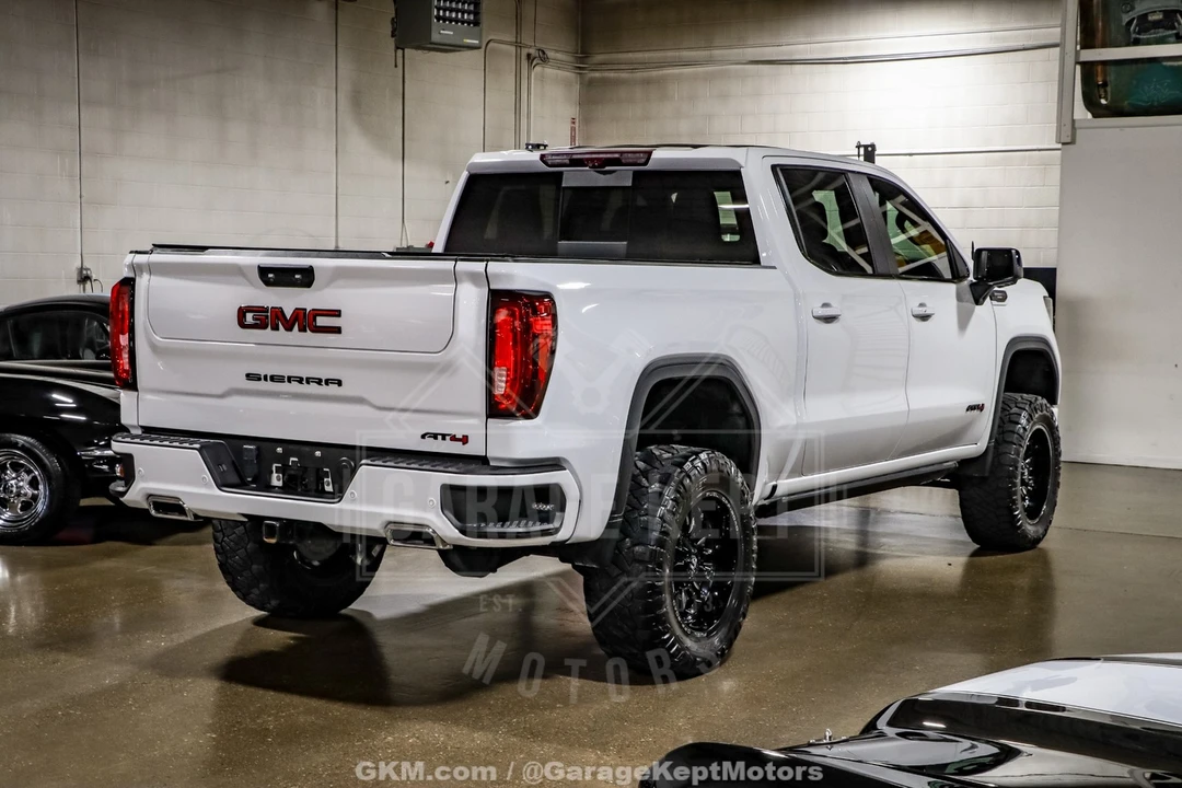 2023 GMC Sierra 5th Gen - Image 9 of 21