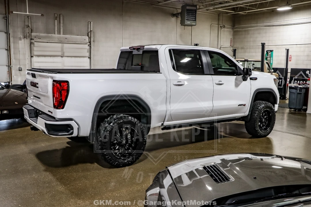 2023 GMC Sierra 5th Gen - Image 10 of 21