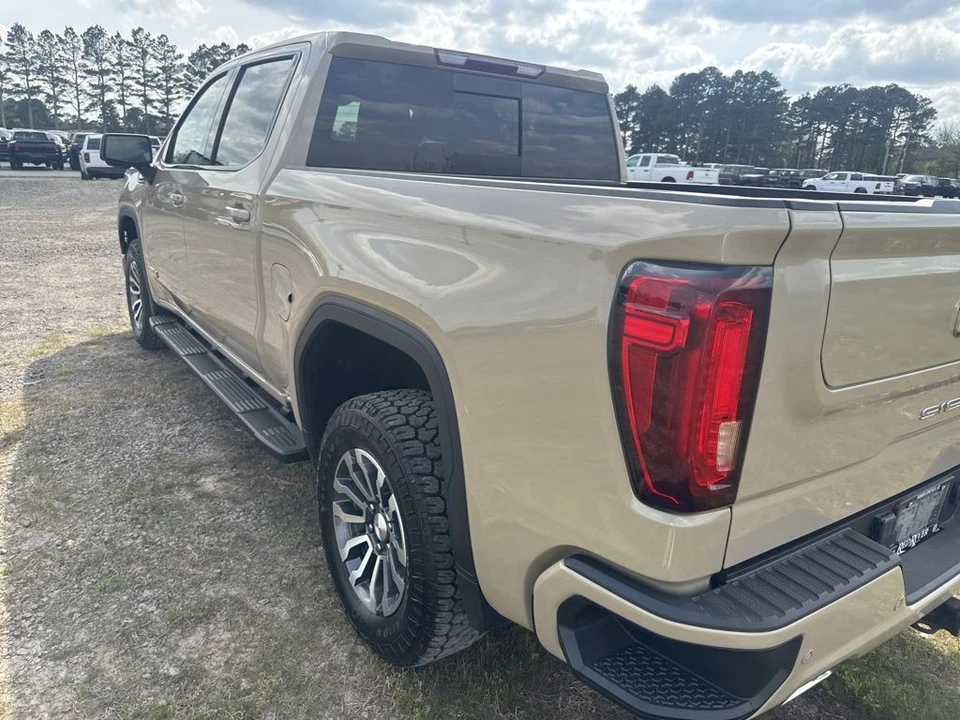 2023 GMC Sierra 5th Gen - Image 7 of 21