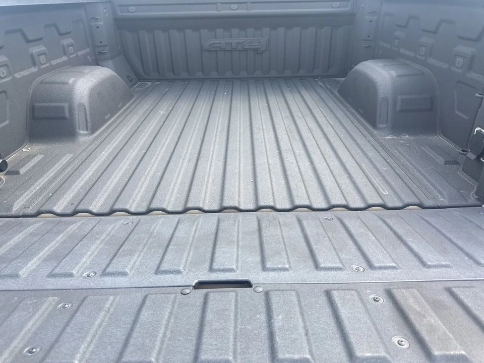 2023 GMC Sierra 5th Gen - Image 15 of 21