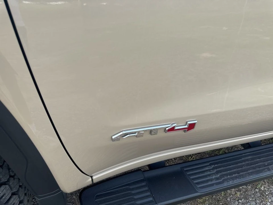 2023 GMC Sierra 5th Gen - Image 11 of 21