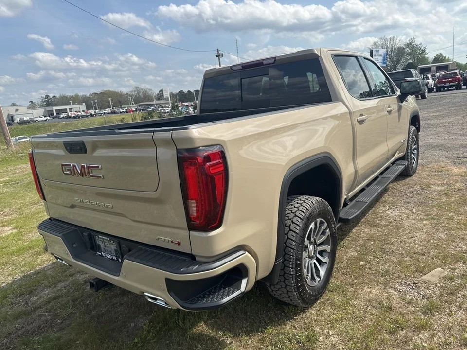 2023 GMC Sierra 5th Gen - Image 5 of 21