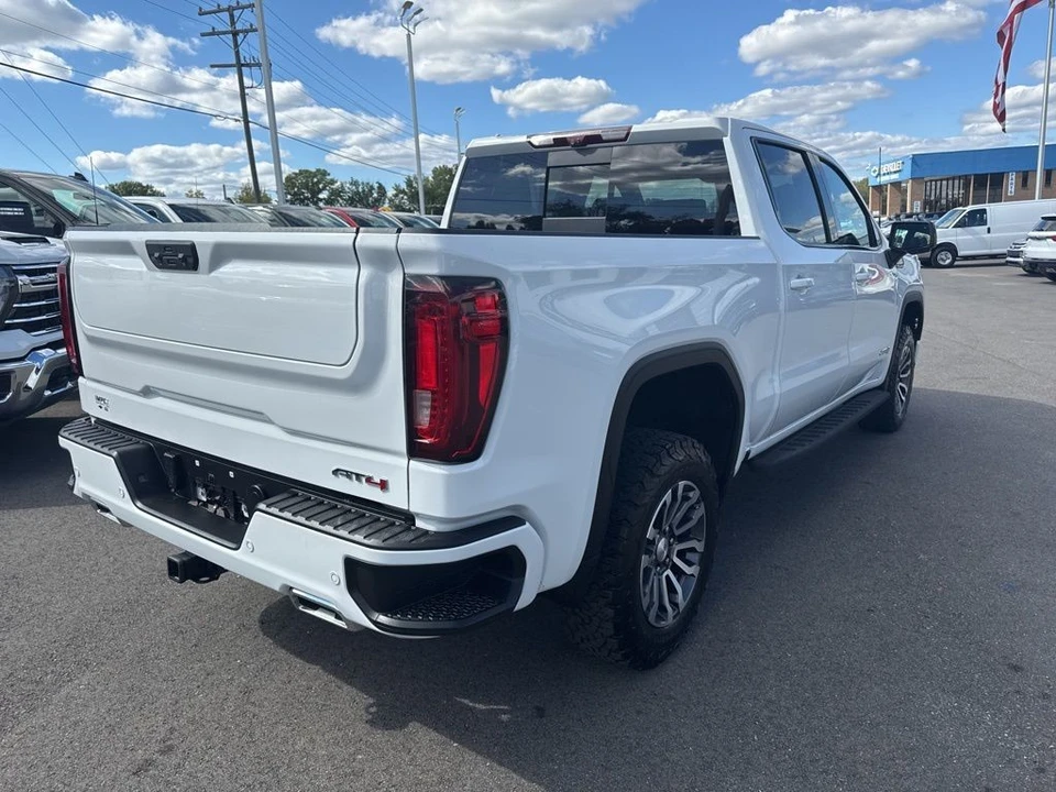 2023 GMC Sierra 5th Gen - Image 5 of 21