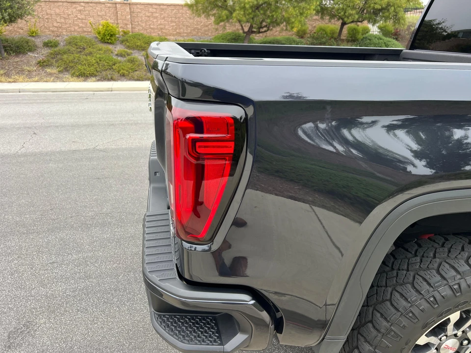 2023 GMC Sierra 5th Gen - Image 29 of 31