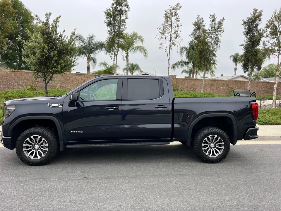 2023 GMC Sierra 5th Gen - Image 6 of 31