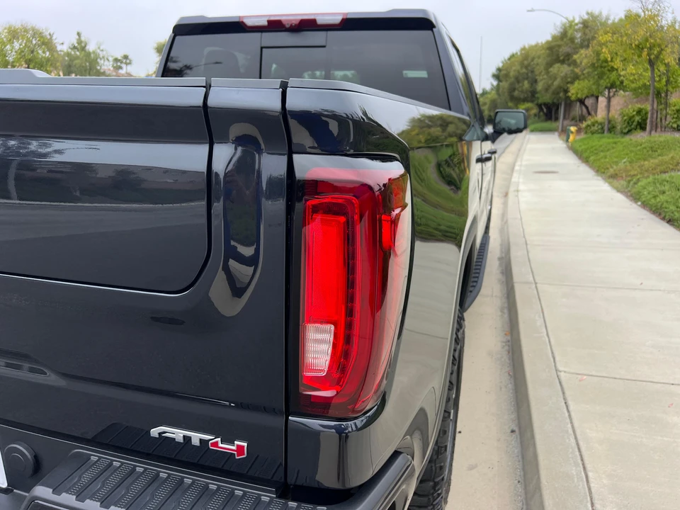 2023 GMC Sierra 5th Gen - Image 28 of 31