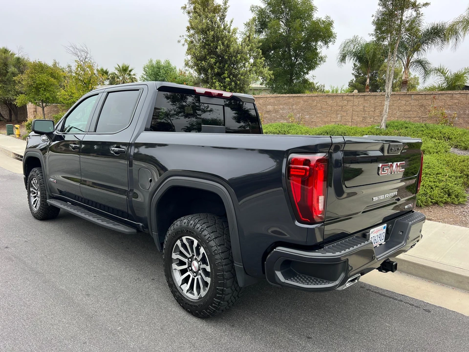 2023 GMC Sierra 5th Gen - Image 7 of 31
