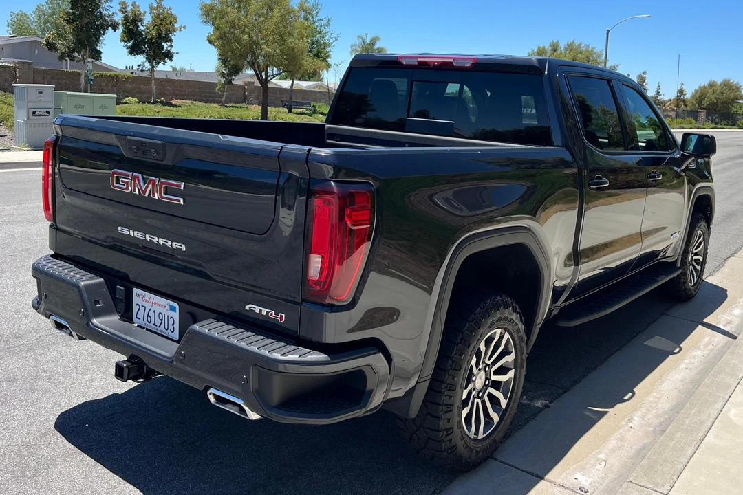 2023 GMC Sierra 5th Gen - Image 4 of 31
