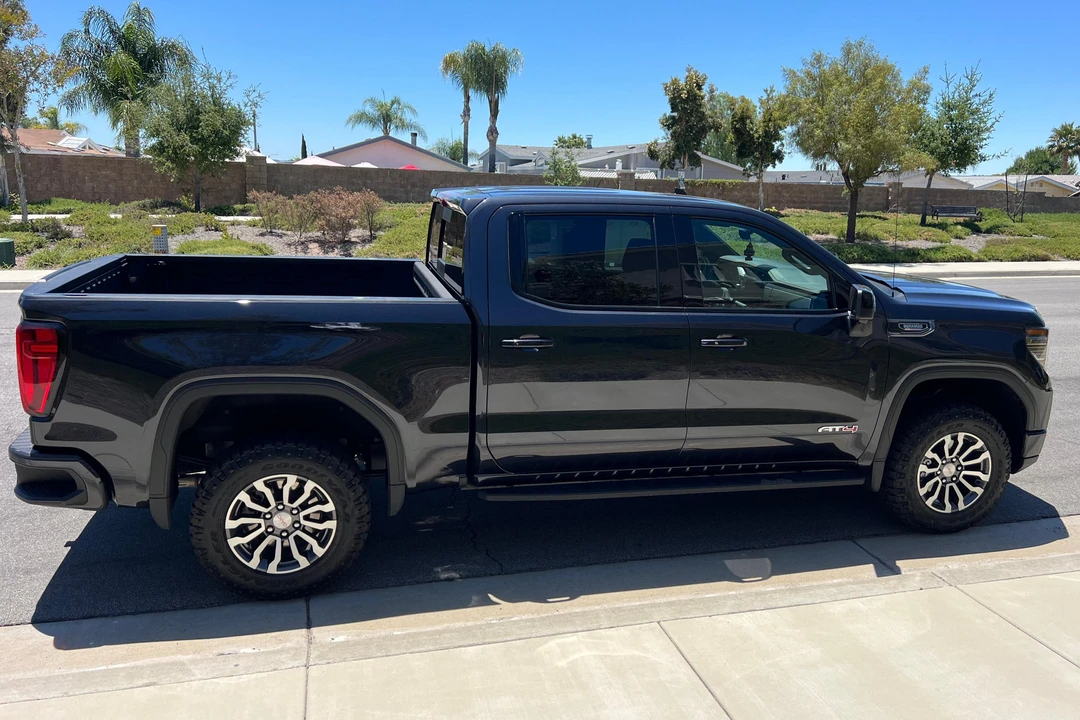 2023 GMC Sierra 5th Gen - Image 3 of 31