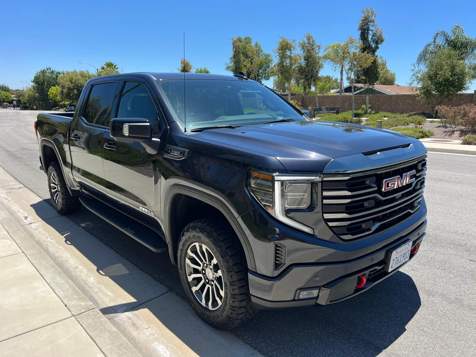 2023 GMC Sierra 5th Gen - Image 9 of 31