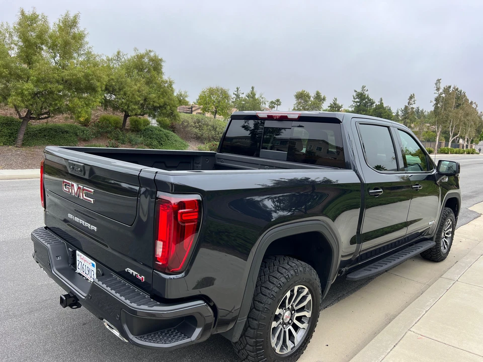2023 GMC Sierra 5th Gen - Image 8 of 31