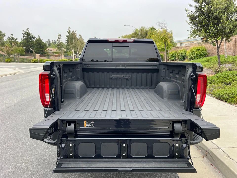 2023 GMC Sierra 5th Gen - Image 26 of 31