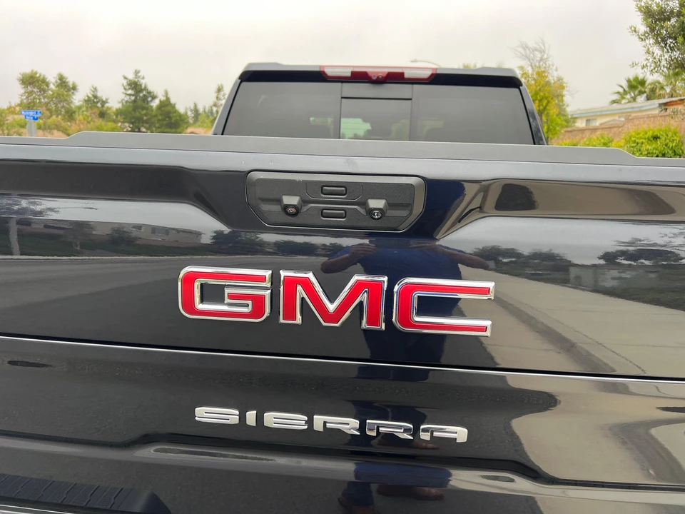 2023 GMC Sierra 5th Gen - Image 25 of 31