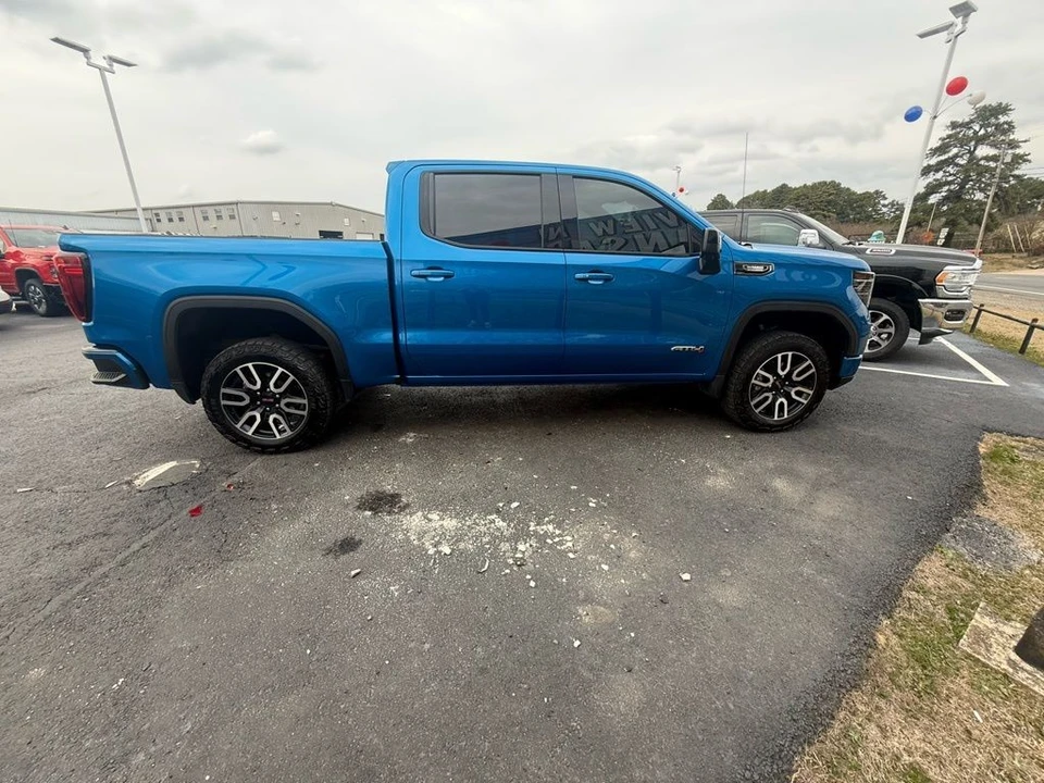 2023 GMC Sierra 5th Gen - Image 4 of 21