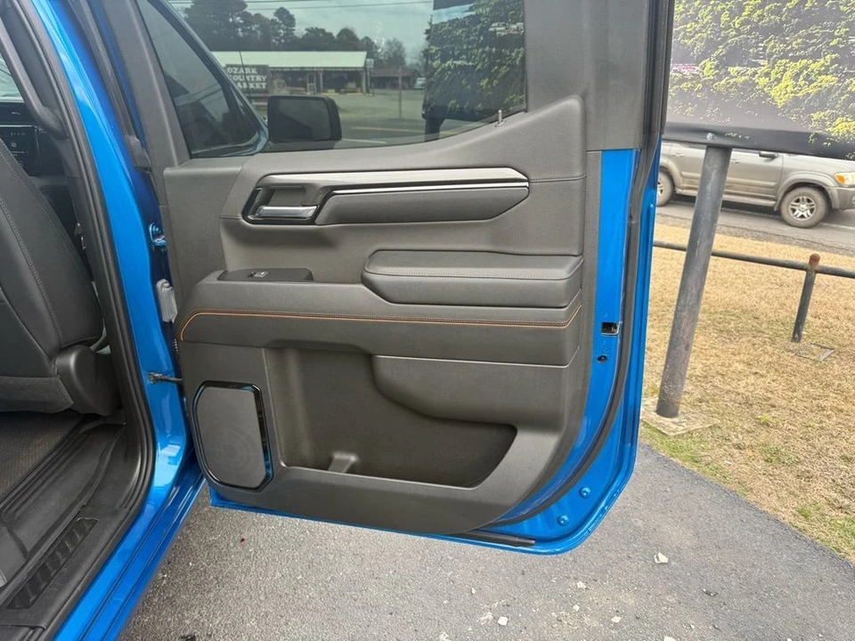 2023 GMC Sierra 5th Gen - Image 19 of 21