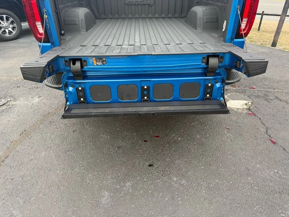 2023 GMC Sierra 5th Gen - Image 17 of 21