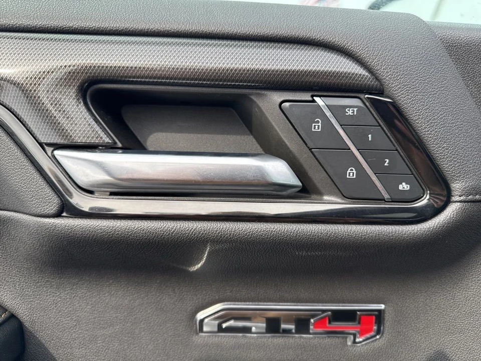2023 GMC Sierra 5th Gen - Image 11 of 12