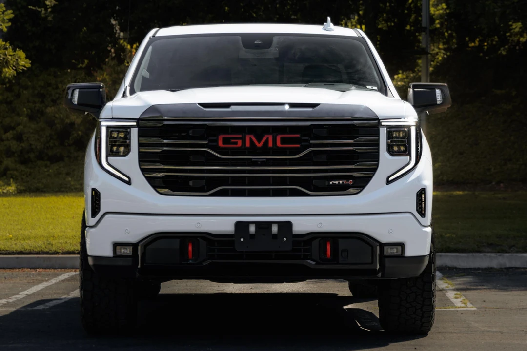 2023 GMC Sierra 5th Gen - Image 2 of 31