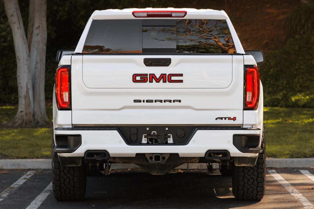 2023 GMC Sierra 5th Gen - Image 5 of 31