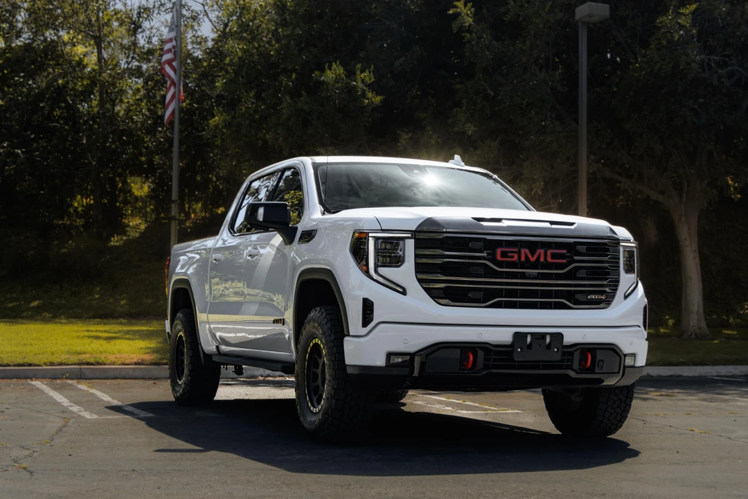 2023 GMC Sierra 5th Gen - Image 9 of 31