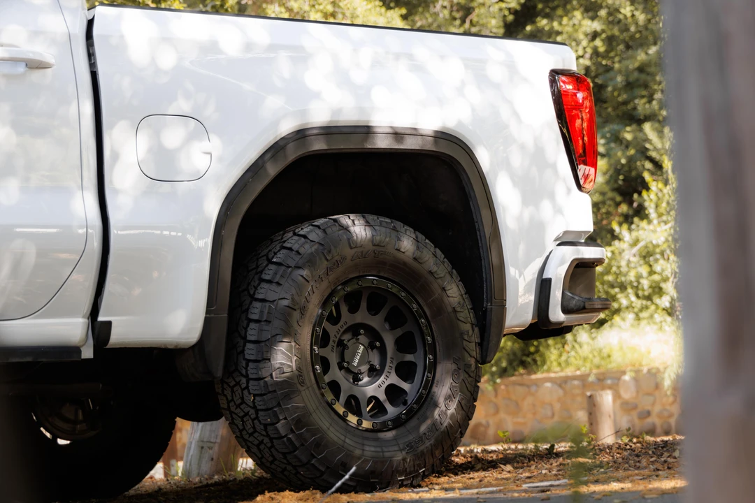 2023 GMC Sierra 5th Gen - Image 22 of 31