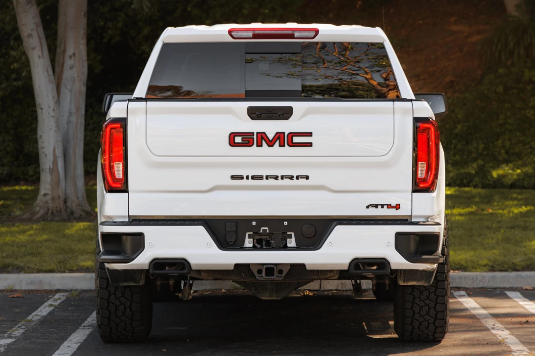 2023 GMC Sierra 5th Gen - Image 7 of 31