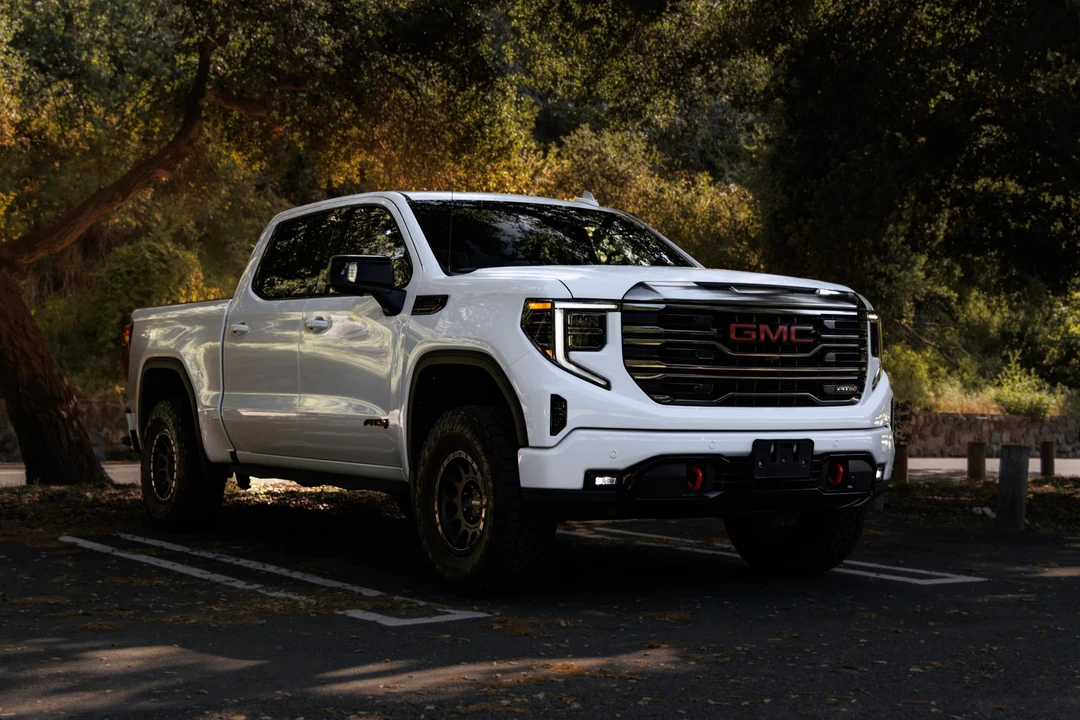 2023 GMC Sierra 5th Gen - Image 8 of 31