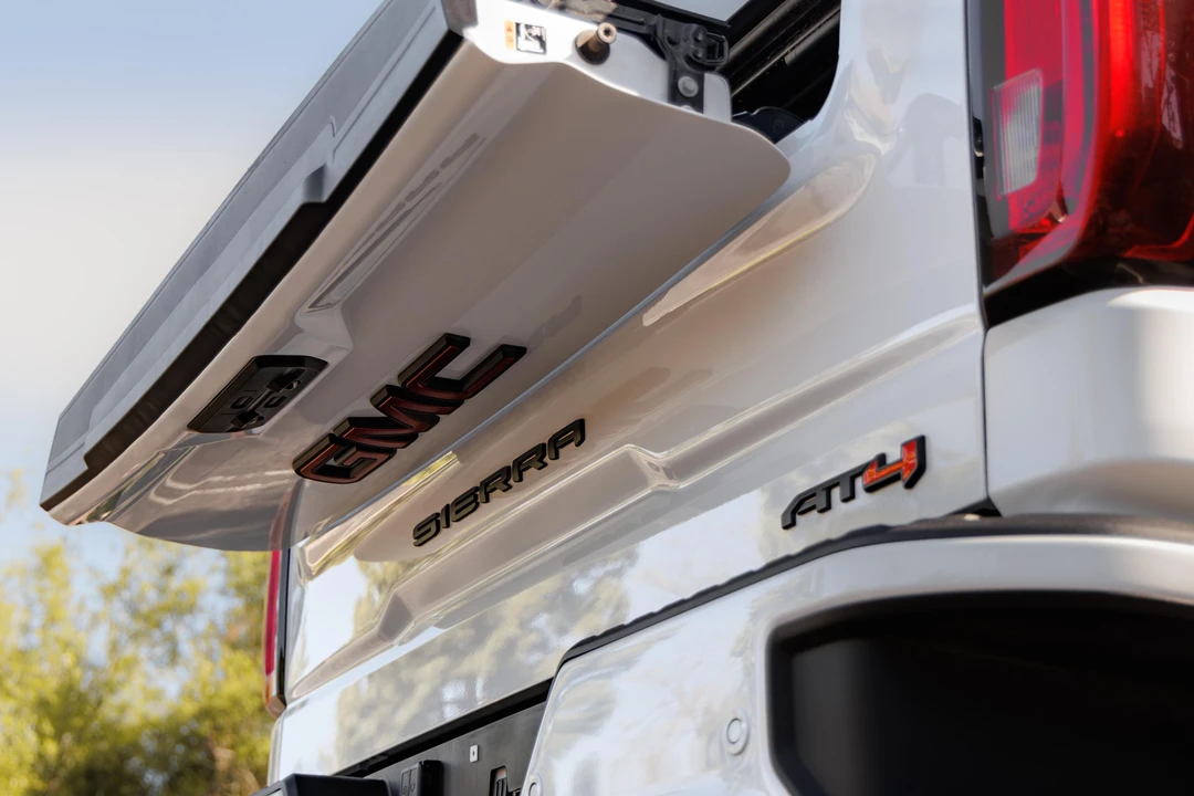 2023 GMC Sierra 5th Gen - Image 28 of 31