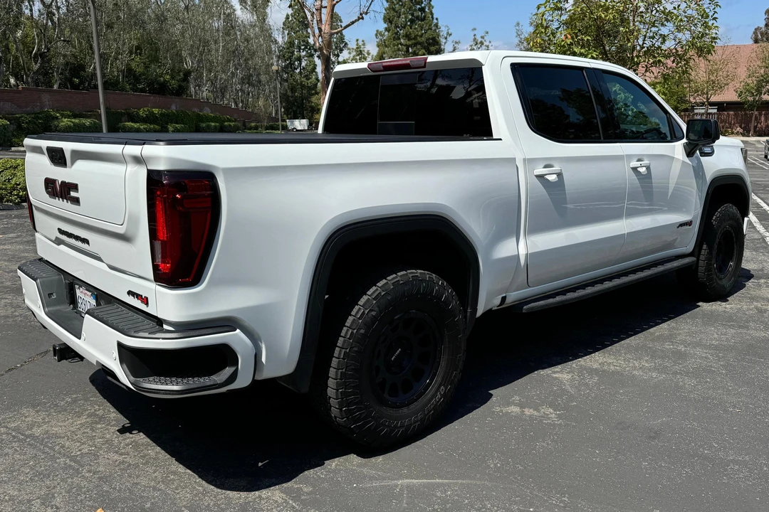 2023 GMC Sierra 5th Gen - Image 4 of 31