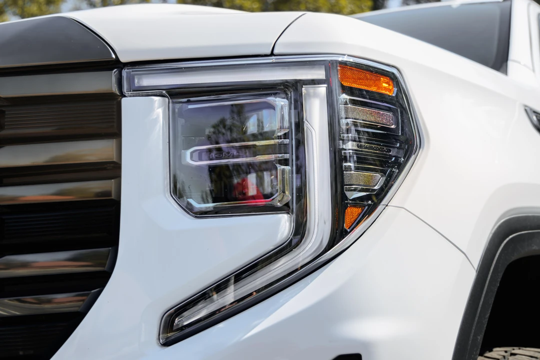 2023 GMC Sierra 5th Gen - Image 18 of 31