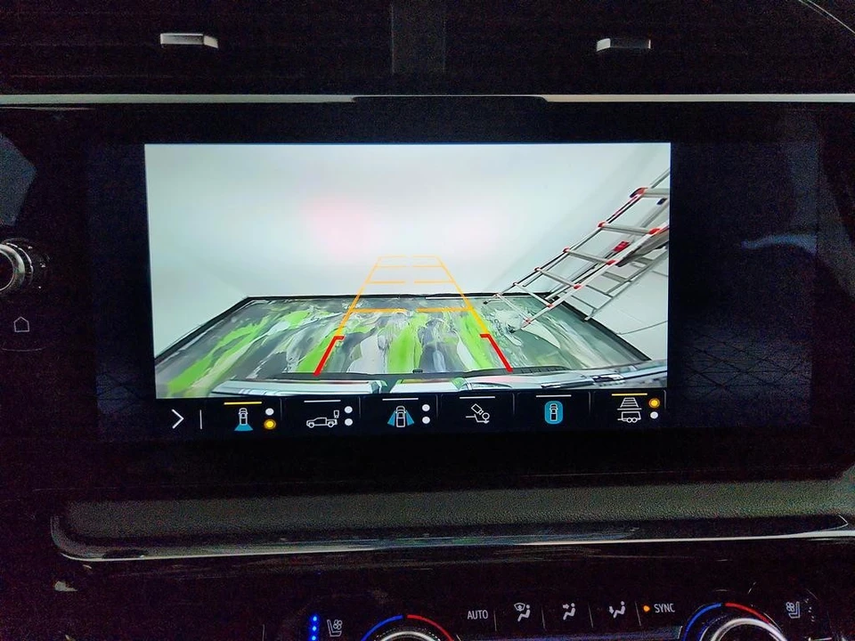 2023 GMC Sierra 5th Gen - Image 19 of 21
