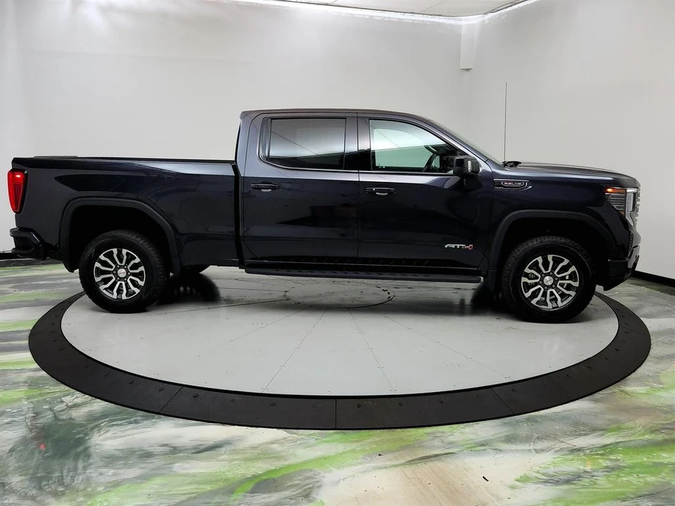 2023 GMC Sierra 5th Gen - Image 4 of 21