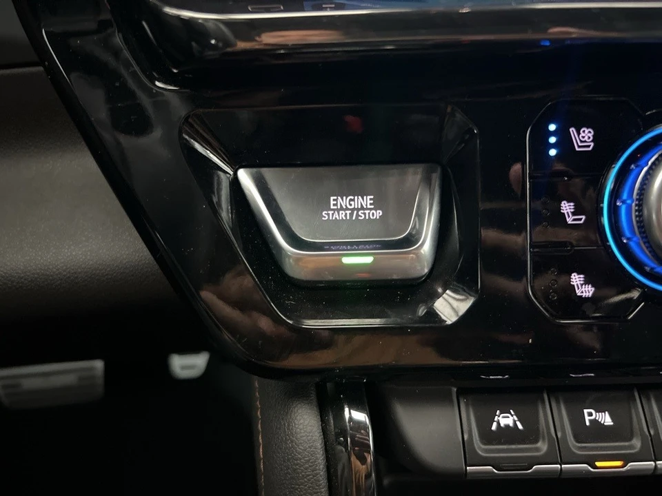 2023 GMC Sierra 5th Gen - Image 16 of 21