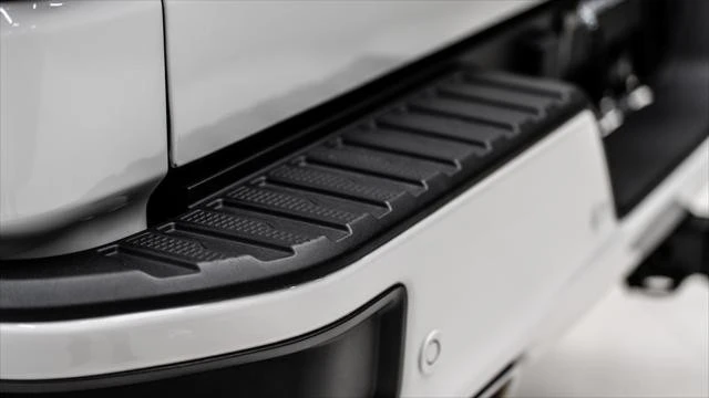 2023 GMC Sierra 5th Gen - Image 14 of 21